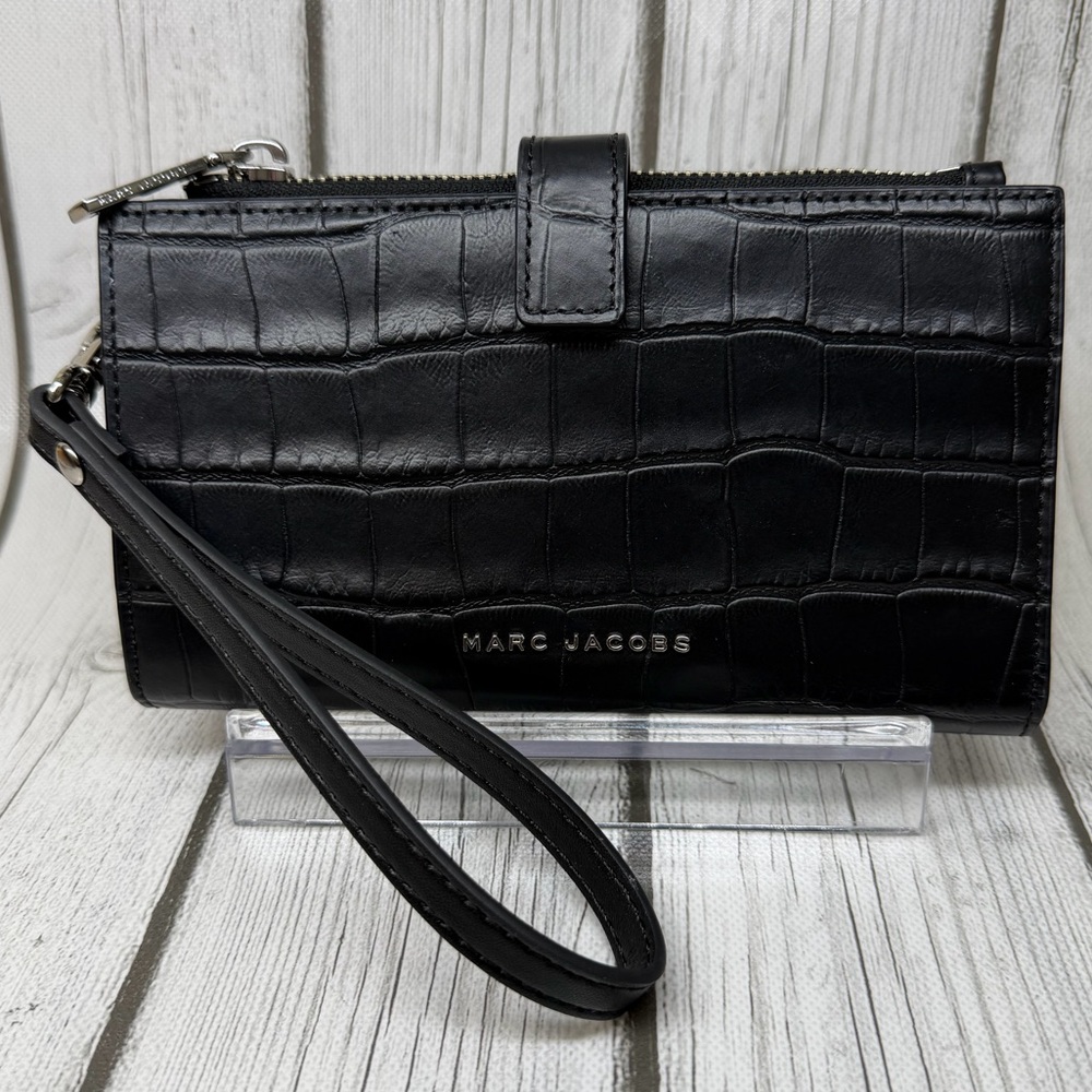 LIKE NEW PRE LOVED Marc Jacobs BRB Croc Embossed Leather Wristlet